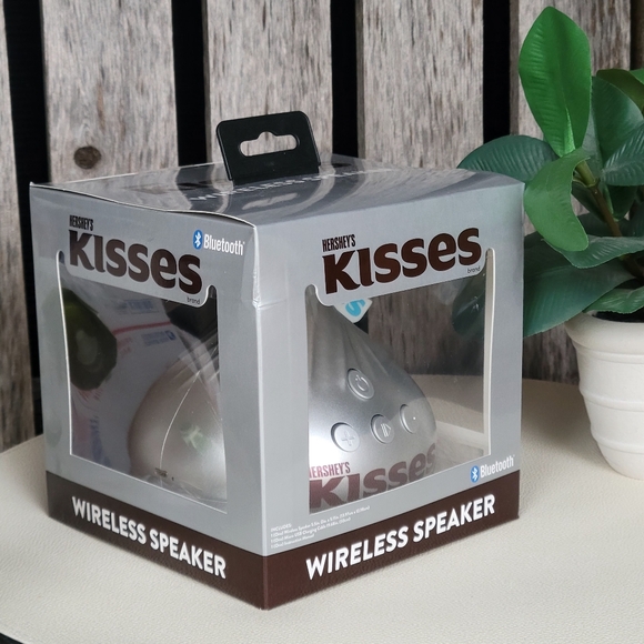 HERSEYS Kisses Silver Wireless  Speaker Bluetooth 5.3 - Picture 3 of 6